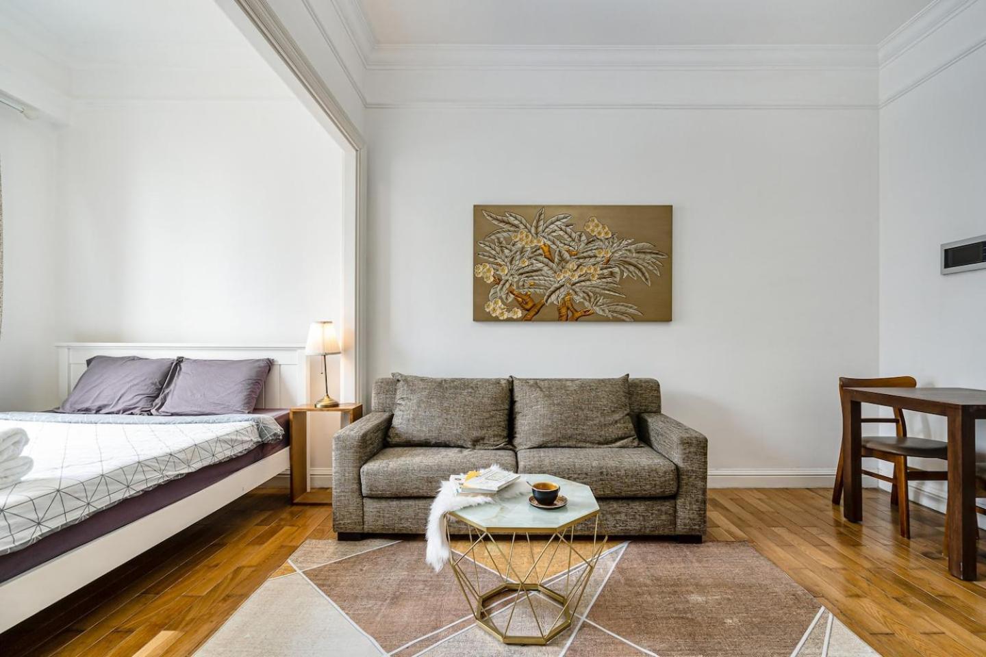 Gem - The Manor Apartment